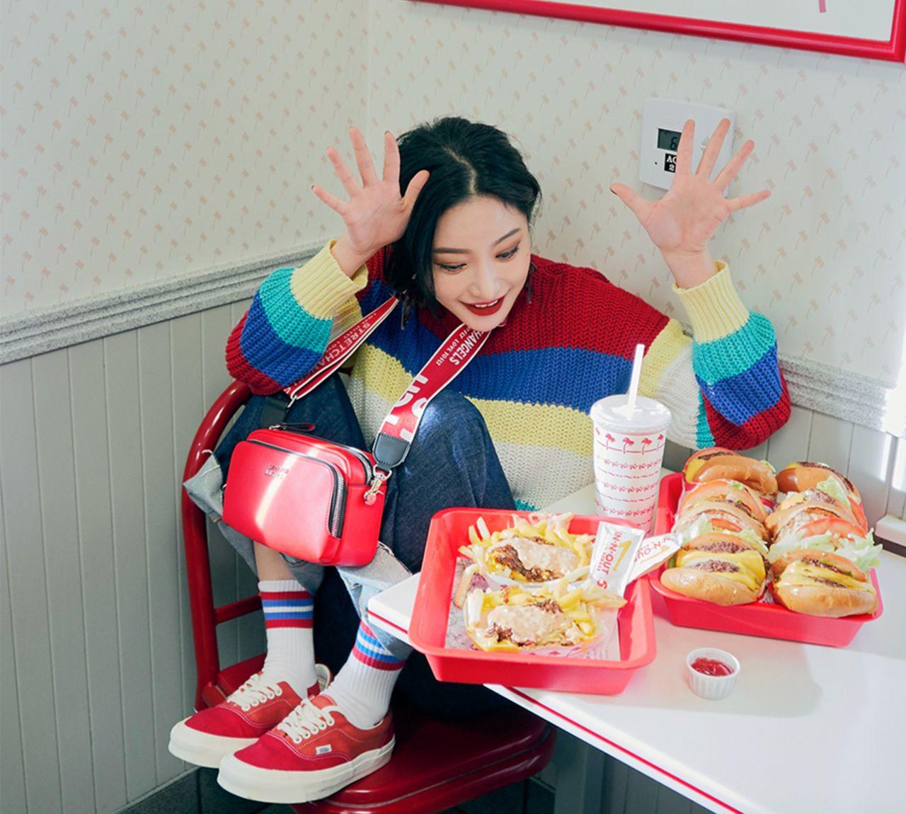 แบรนด์กระเป๋ายอดฮิตจากเกาหลี พร้อมคอลเลคชั่นต้อนรับตรุษจีน! เปลี่ยนกระเป๋ารับทรัพย์และโชคลาภกันซักหน่อยเป็นไงคะ?