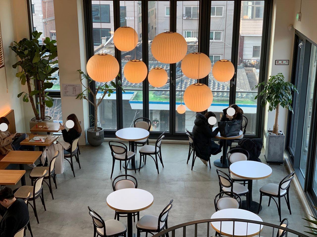 Songlidangil Cafe pres | Enjoy coffee alongside the view of Lotte Tower