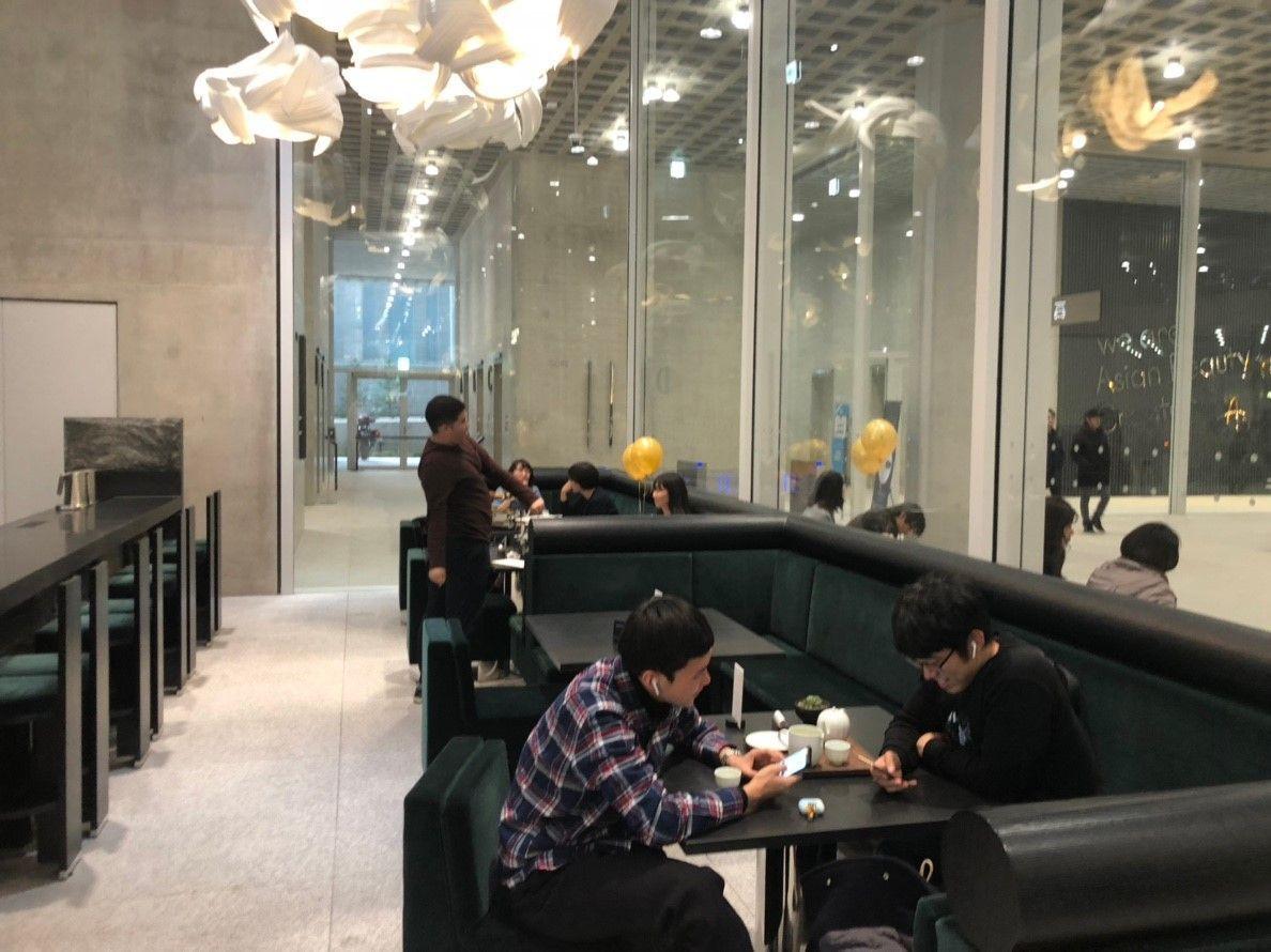 カフェでのアフタヌーンティー用の茶葉のセット