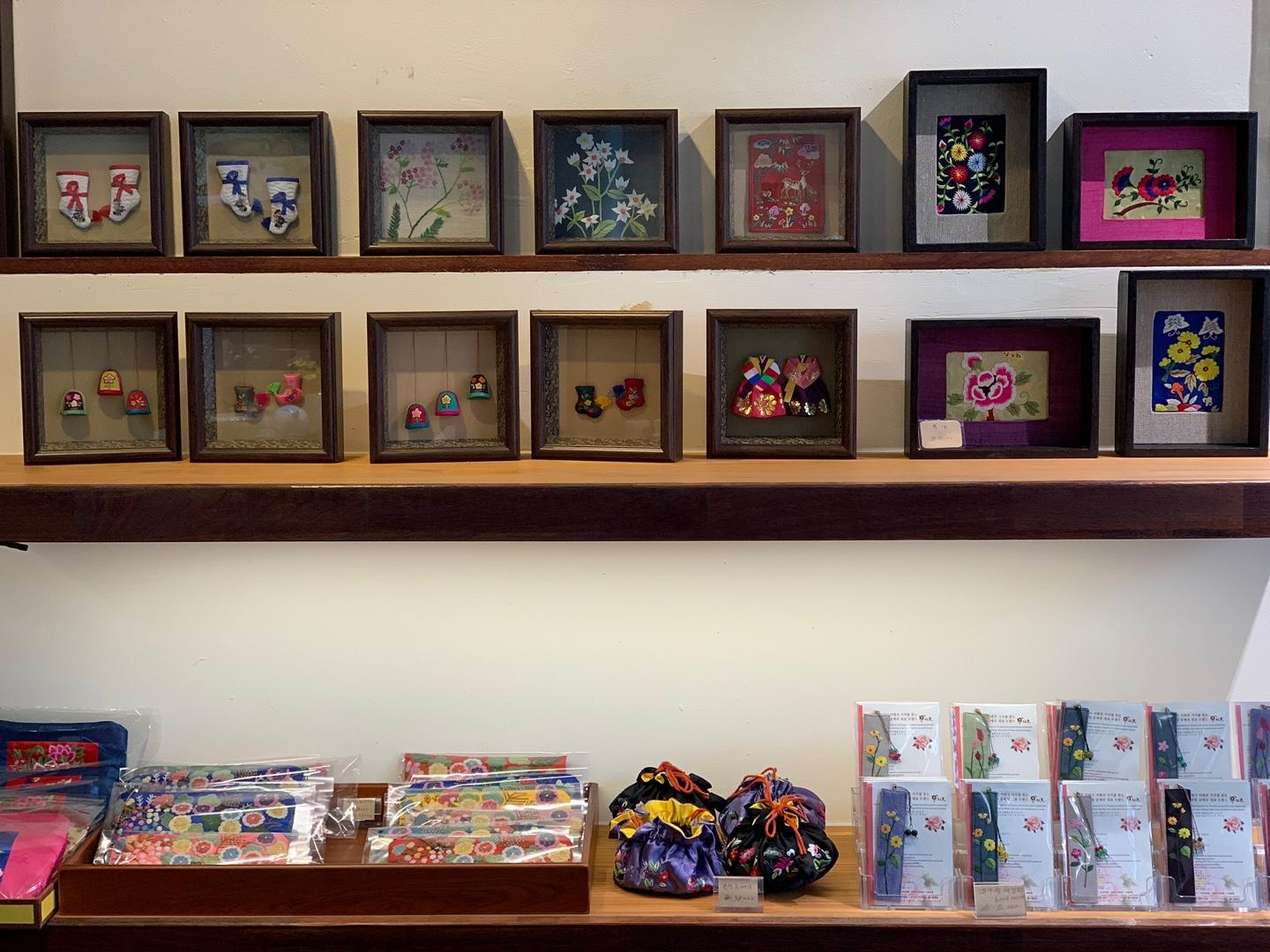 Insadong Woorimi(우리美) | Korean traditional handmade souvenirs!