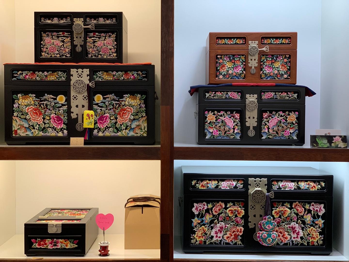 Insadong Woorimi(우리美) | Korean traditional handmade souvenirs!