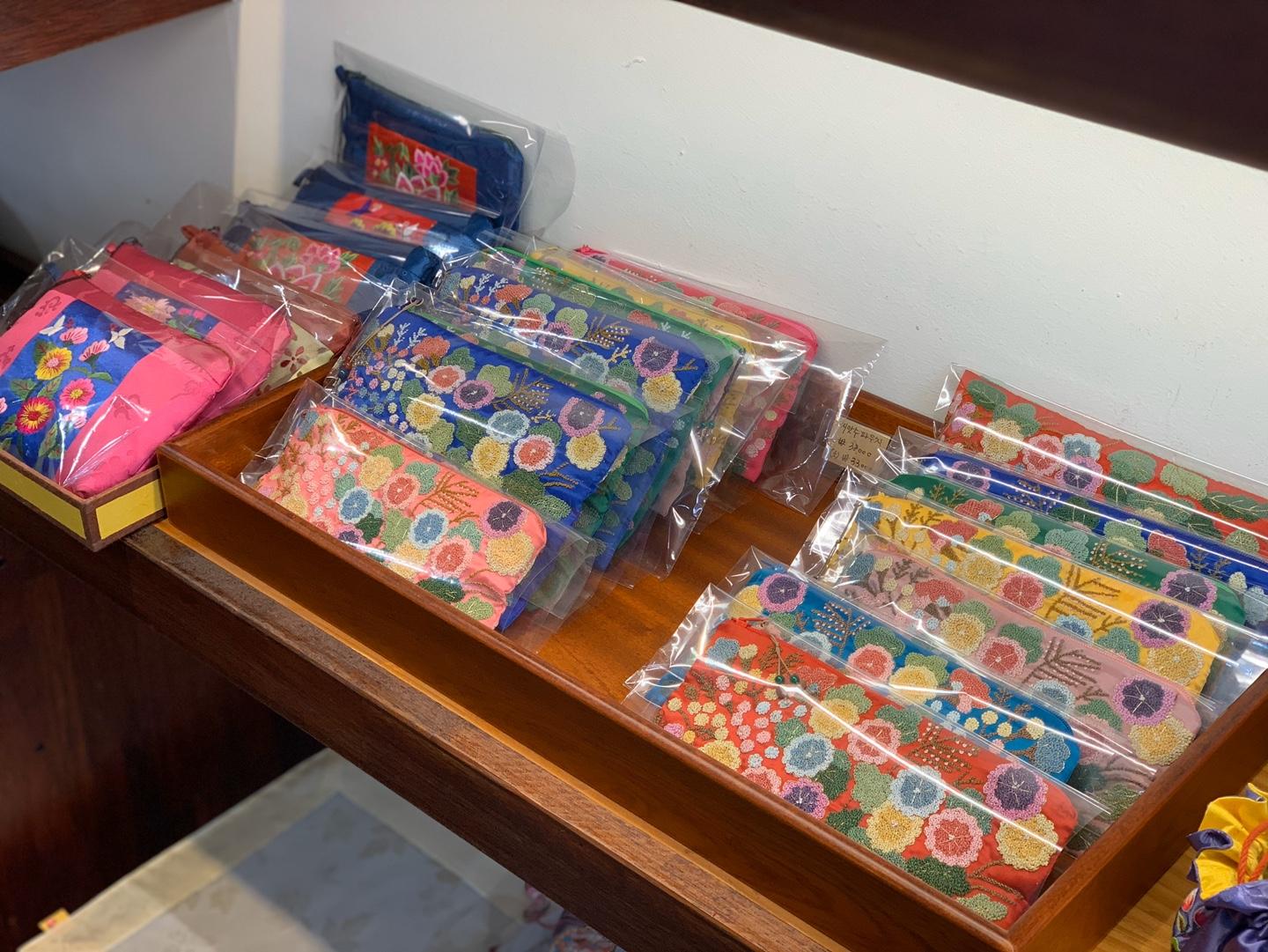 Insadong Woorimi(우리美) | Korean traditional handmade souvenirs!