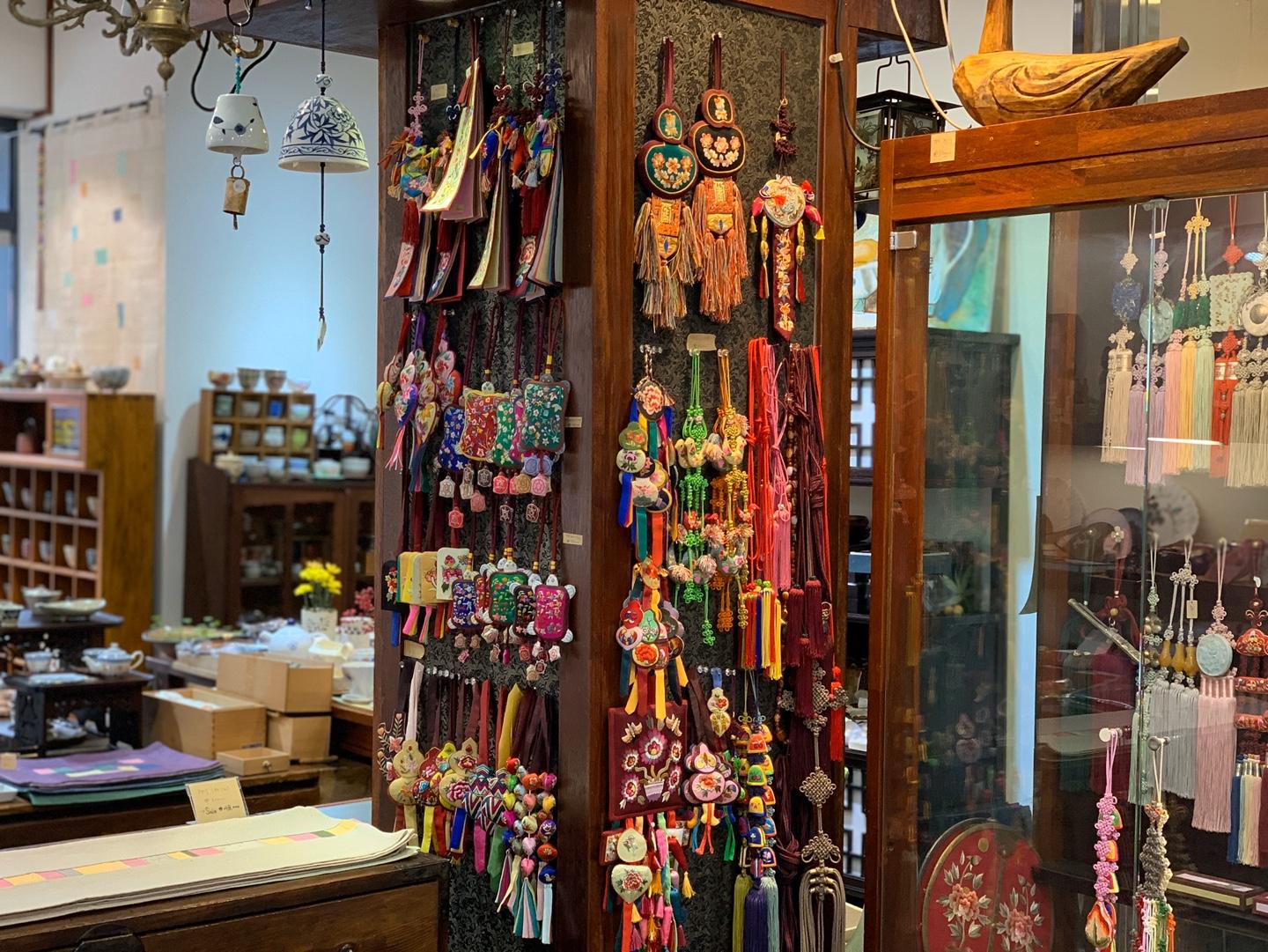 Insadong Woorimi(우리美) | Korean traditional handmade souvenirs!