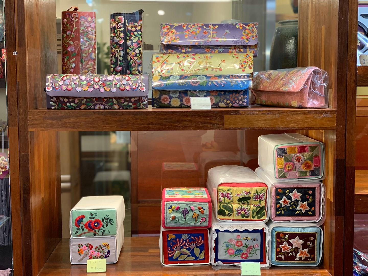 Insadong Woorimi(우리美) | Korean traditional handmade souvenirs!