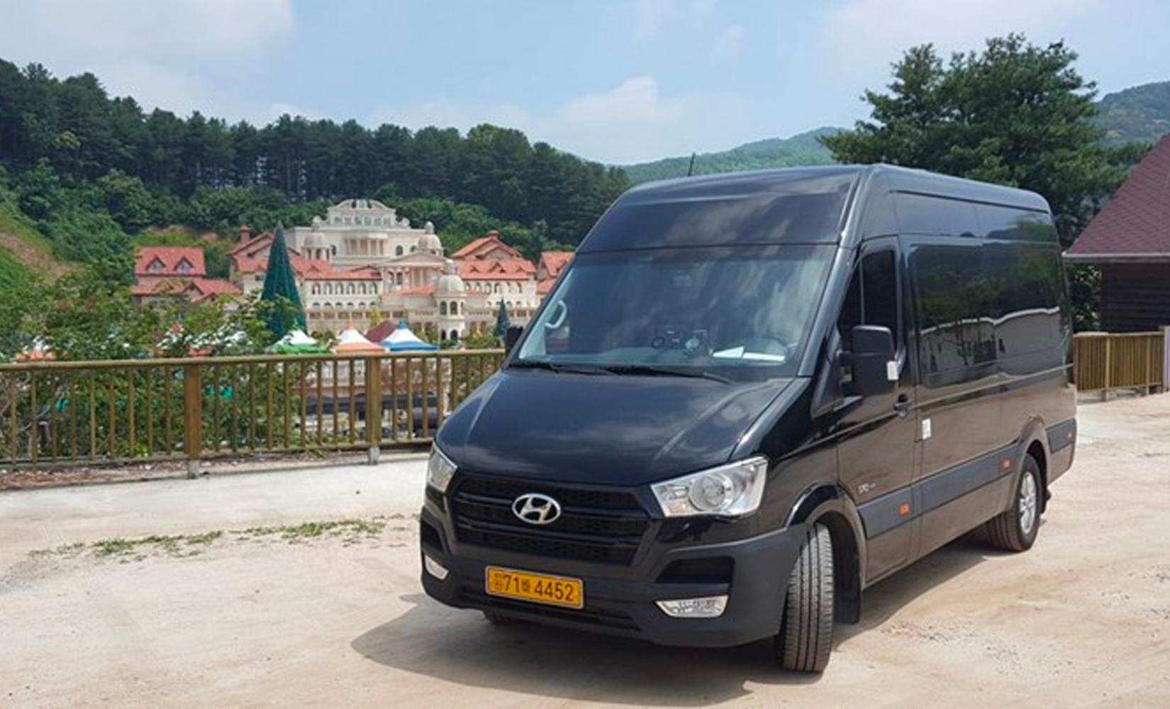 Xe Limousine 12 chỗ đưa đón 2 chiều sân bay - Seoul ở Hàn của Solati Tour