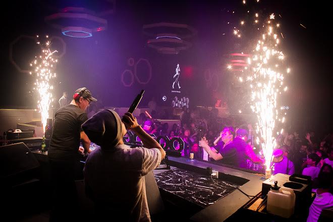 30 แล้วไง? ไปแดนซ์กันให้สุดเหวี่ยงในคลับสำหรับสาวและหนุ่มวัย 30 อัพ รับรองต้องติดใจ!