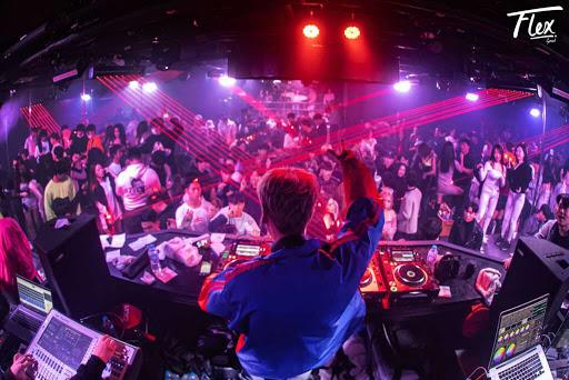 30 แล้วไง? ไปแดนซ์กันให้สุดเหวี่ยงในคลับสำหรับสาวและหนุ่มวัย 30 อัพ รับรองต้องติดใจ!