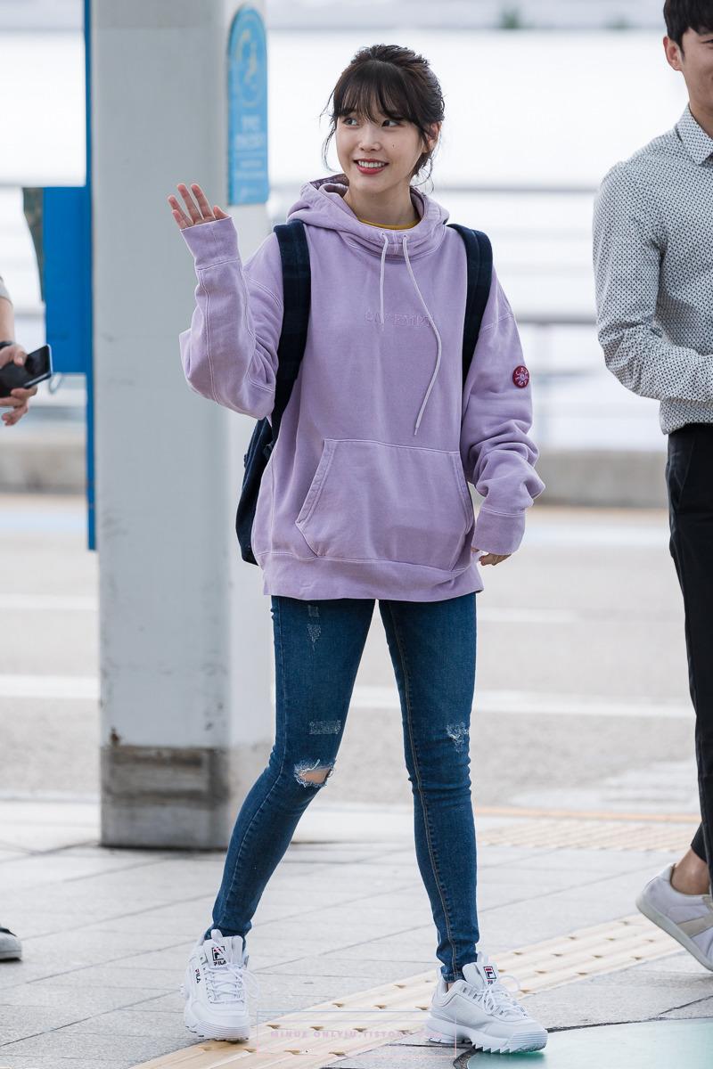 แฟชั่นรองเท้าผ้าใบของคนเกาหลีไม่เป็นสองรองใคร รุ่นไหนฮอต? แบรนด์ไหนฮิต? จัดมาให้แล้ว