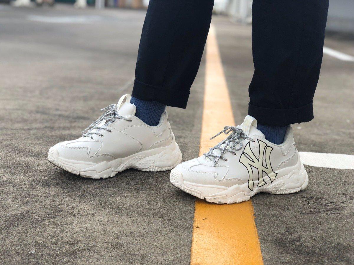 แฟชั่นรองเท้าผ้าใบของคนเกาหลีไม่เป็นสองรองใคร รุ่นไหนฮอต? แบรนด์ไหนฮิต? จัดมาให้แล้ว