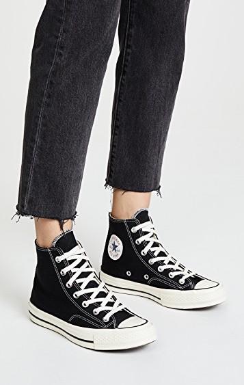 แฟชั่นรองเท้าผ้าใบของคนเกาหลีไม่เป็นสองรองใคร รุ่นไหนฮอต? แบรนด์ไหนฮิต? จัดมาให้แล้ว