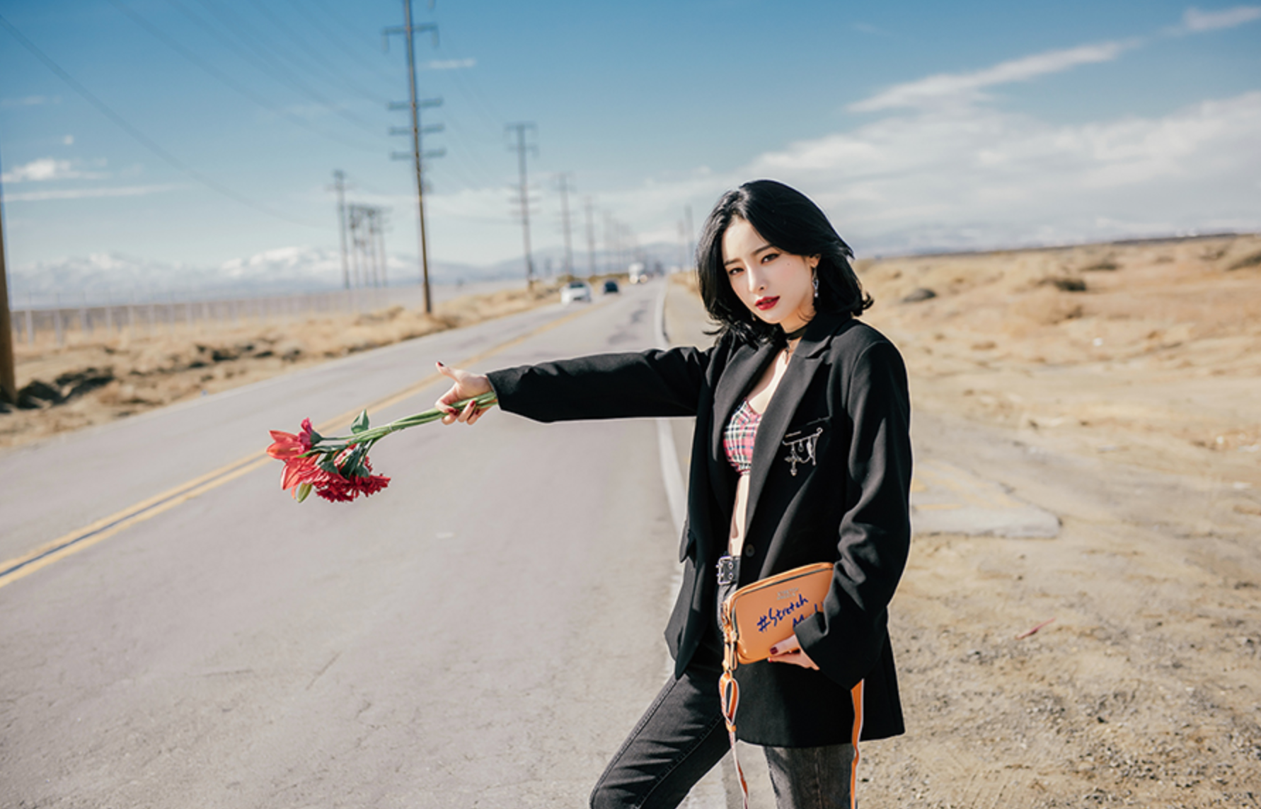 แฟชั่นรองเท้าผ้าใบของคนเกาหลีไม่เป็นสองรองใคร รุ่นไหนฮอต? แบรนด์ไหนฮิต? จัดมาให้แล้ว