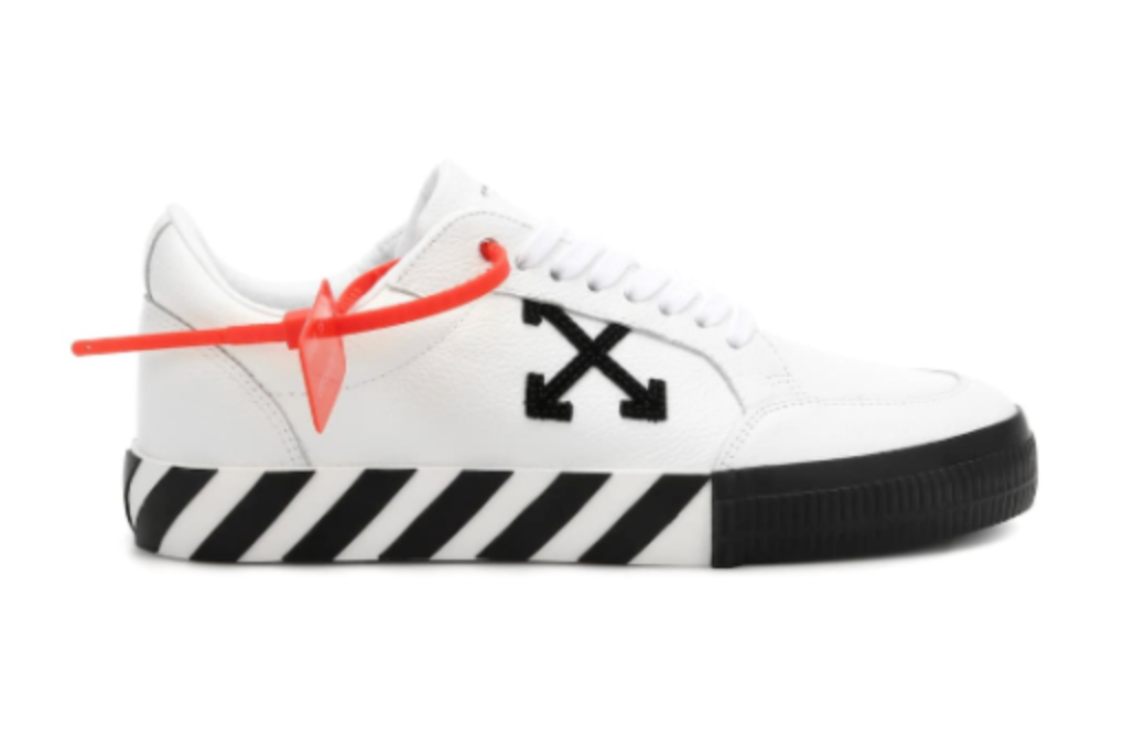 แฟชั่นรองเท้าผ้าใบของคนเกาหลีไม่เป็นสองรองใคร รุ่นไหนฮอต? แบรนด์ไหนฮิต? จัดมาให้แล้ว