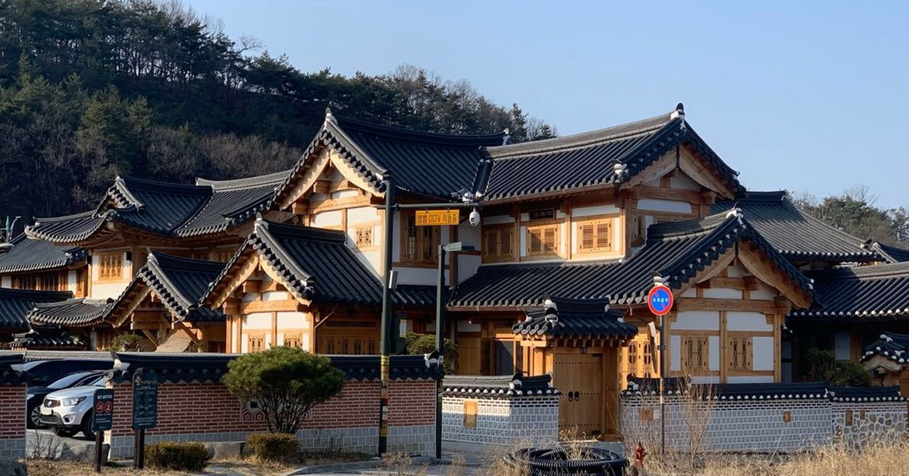 恩平韩屋村的传统韩屋建筑群，展现韩国传统建筑风格
