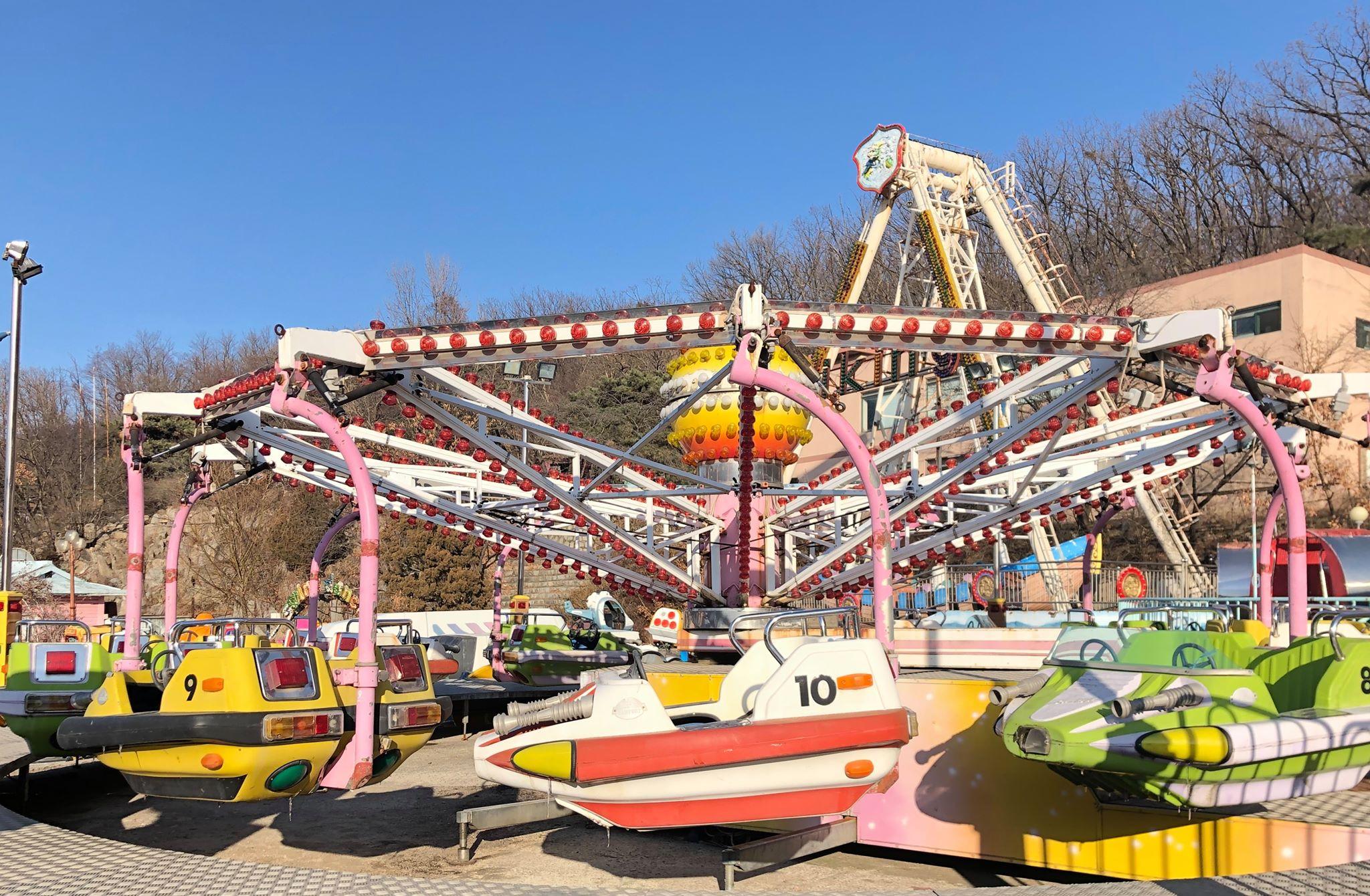 สวนสนุกร้างยงมาแลนด์ สถานที่ยอดฮิตสำหรับถ่ายโฟโต้ชู้ตและ MV ของเหล่าไอดอล! แวะมาและจะรู้ว่าโพสต์ยังไงก็ปัง