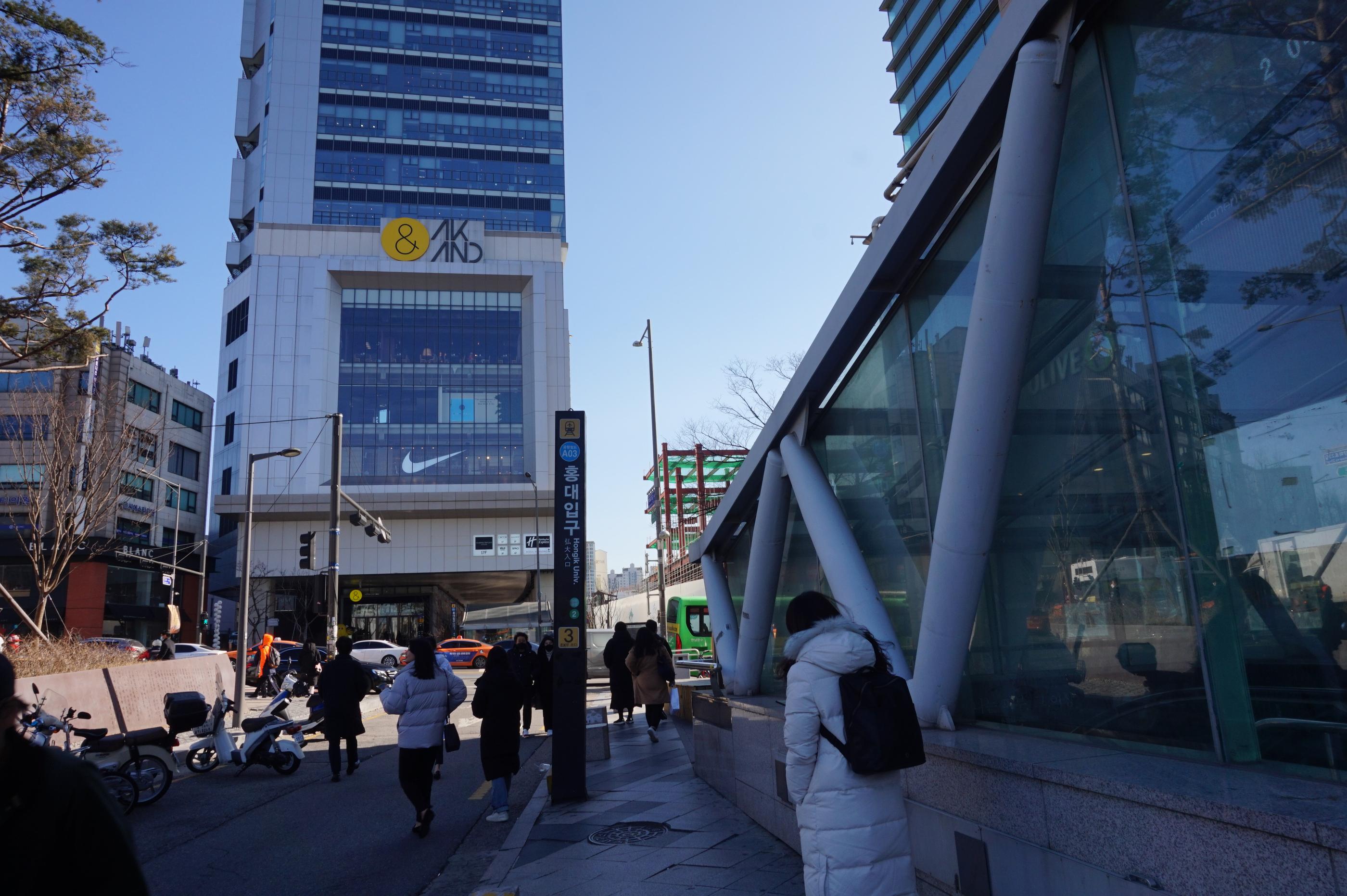 Hongdae | Cafe Highwaist, Aesthetic Desserts Galore on the Trendy Street of Yeonnamdong