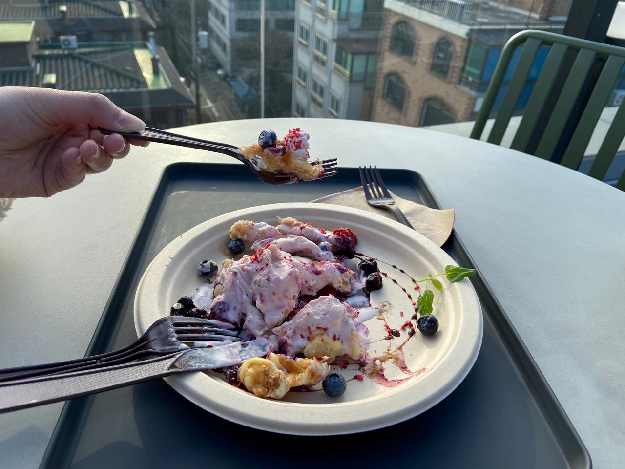 韓国カフェ、ソウルカフェ、蚕室カフェ、ソンリダンギルカフェ、オシャレなカフェ、屋上カフェ、美味しいお店、ソンパ洞カフェ、Pres、クロワッフル、ワッフル、デザートカフェ