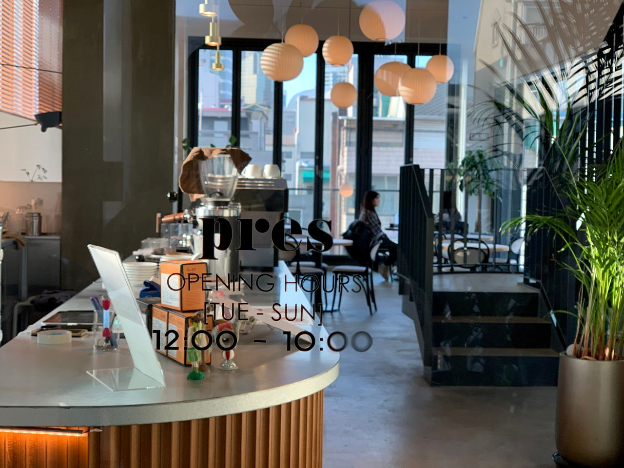 韓国カフェ、ソウルカフェ、蚕室カフェ、ソンリダンギルカフェ、オシャレなカフェ、屋上カフェ、美味しいお店、ソンパ洞カフェ、Pres、クロワッフル、ワッフル、デザートカフェ