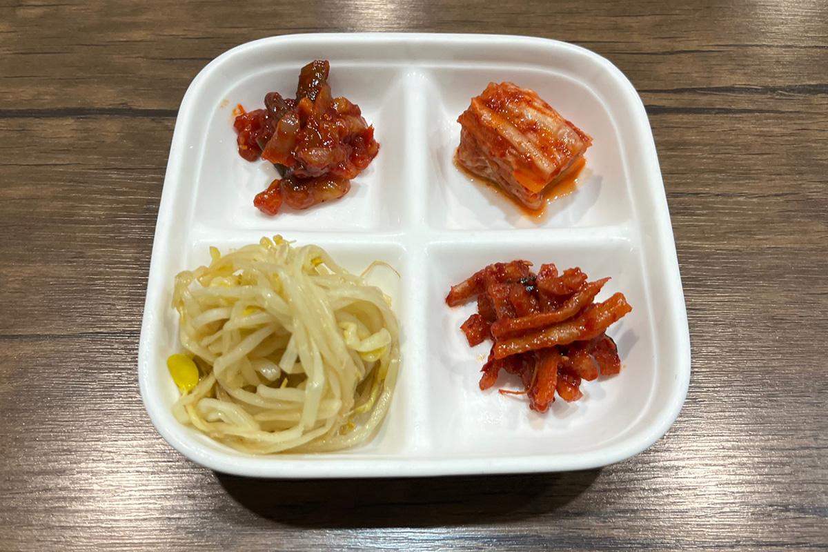 松竹餐廳提供的清爽柑橘氣泡水，來自濟州島的特產柑橘。