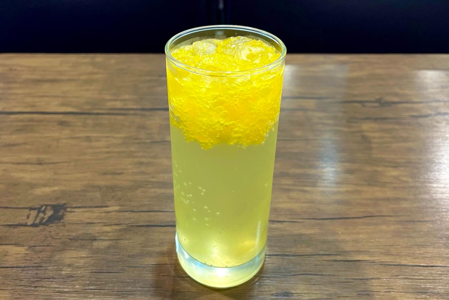 松竹餐廳桌上的全套菜餚，展示增強免疫力的鮑魚粥。