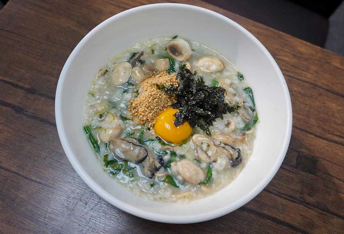 松竹餐廳的美味海鮮泡菜粥，吸引食客的最佳選擇。