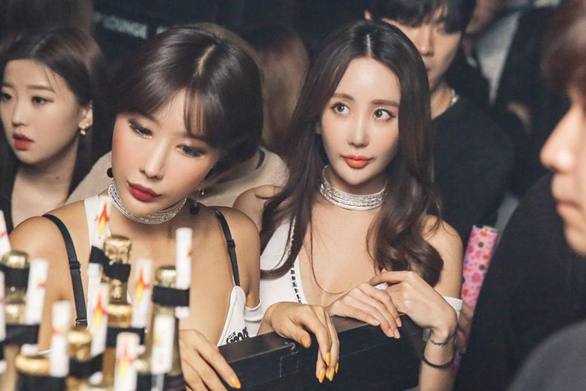 韓國音樂日和照片日，情侶在夜店介紹戀人，以及拍攝珍貴合照的日子。