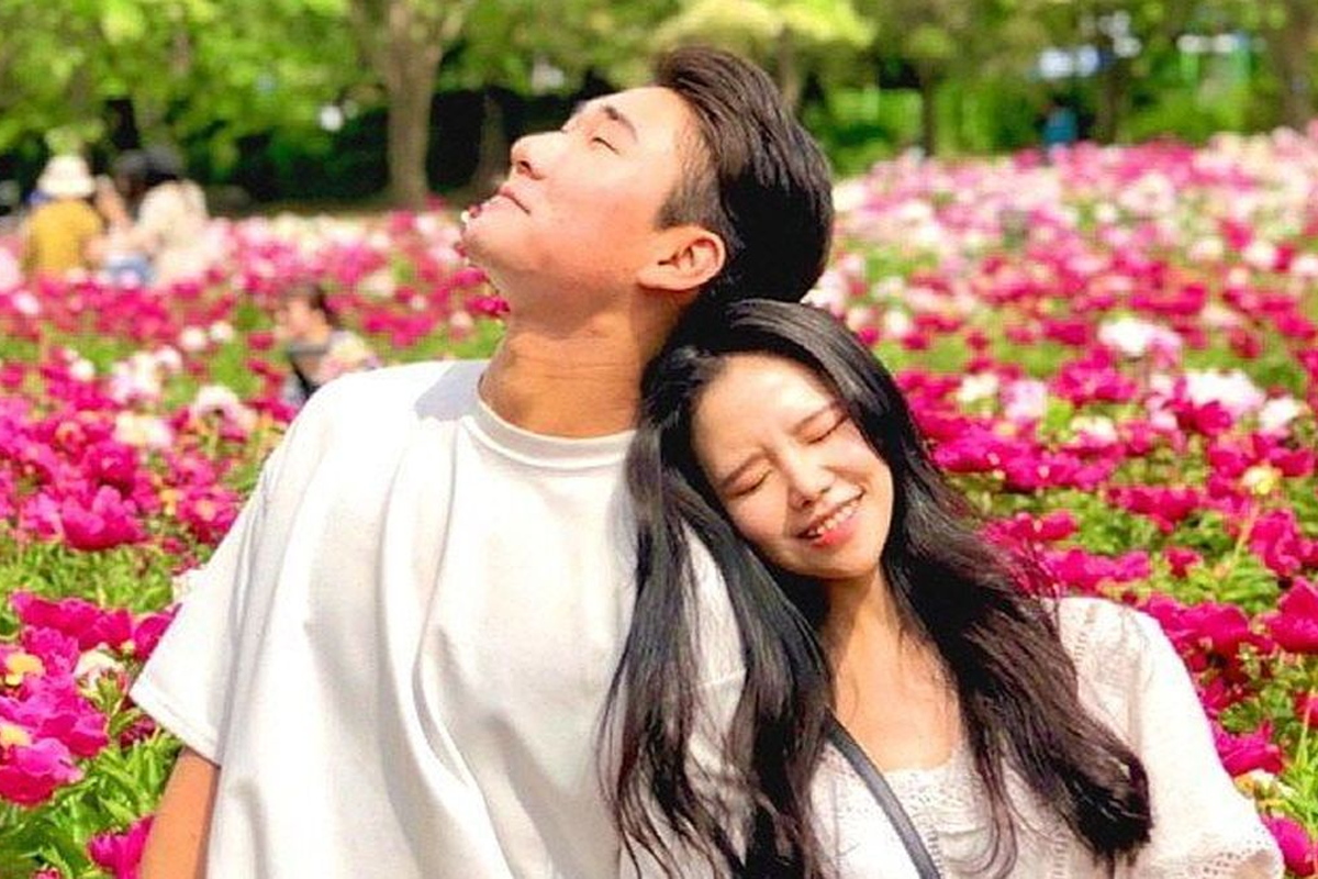 春天韓國玫瑰花開時的浪漫情侶活動