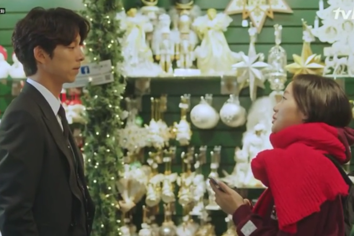 韓國情侶在聖誕節購物時的浪漫情景
