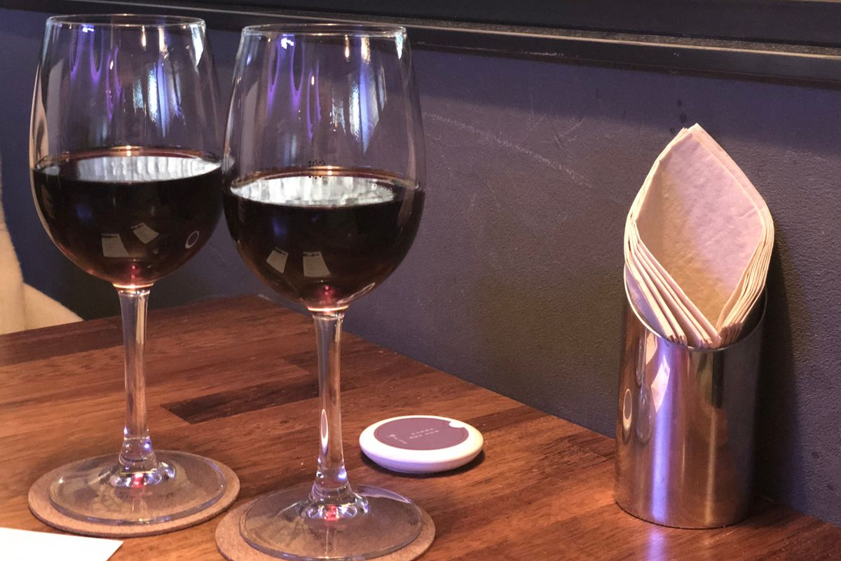 韓國情侶在葡萄酒日共度浪漫夜晚