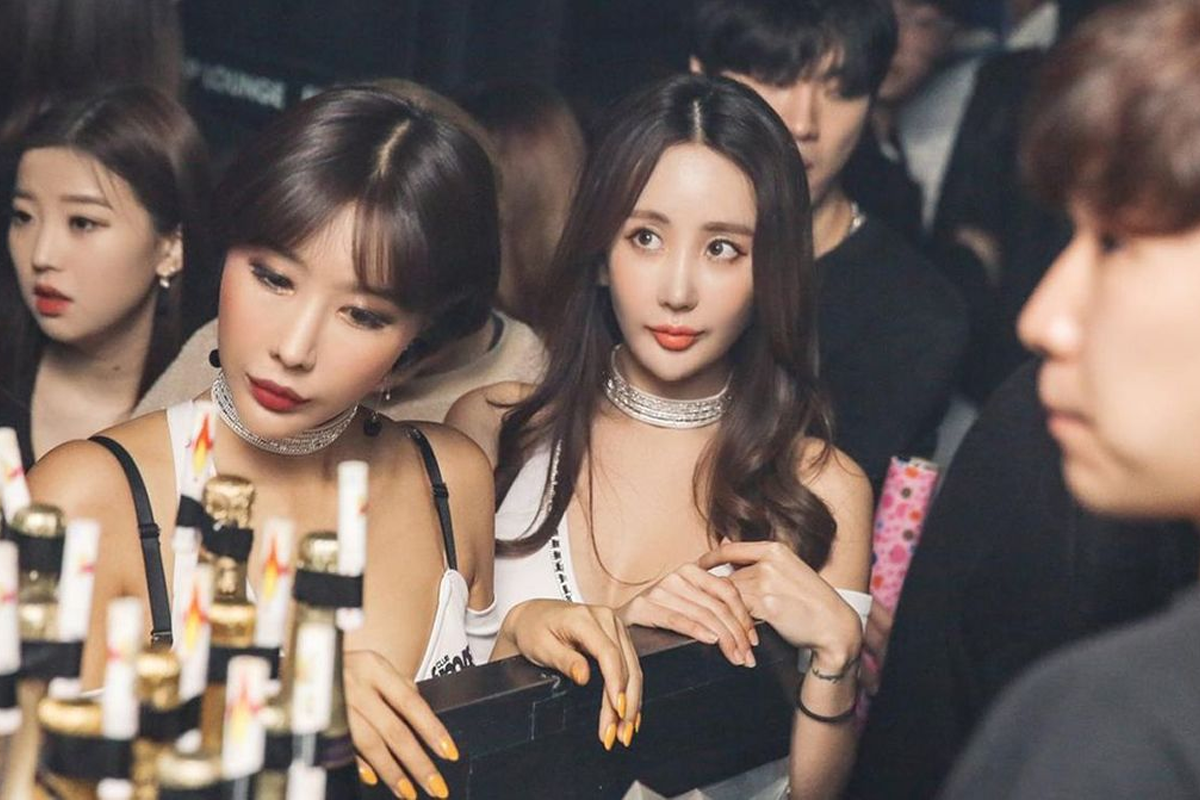 韓國情侶在音樂節與拍照日共同慶祝