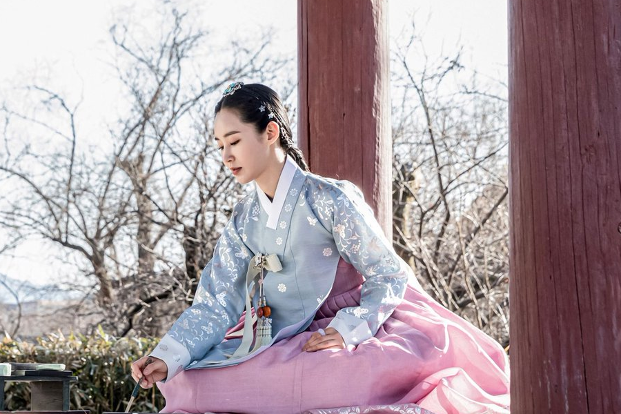 劇集《綁匪－盜取命運》的角色，展現朝鮮時代的劇情氛圍與傳統服飾。