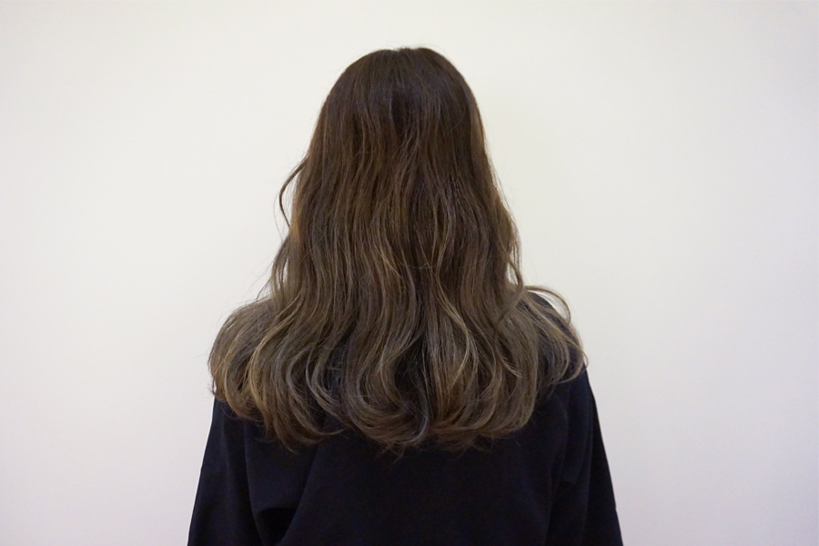 染髮效果展示，髮色亮麗並具有深淺層次感，AM:TON 髮廊的專業技術。