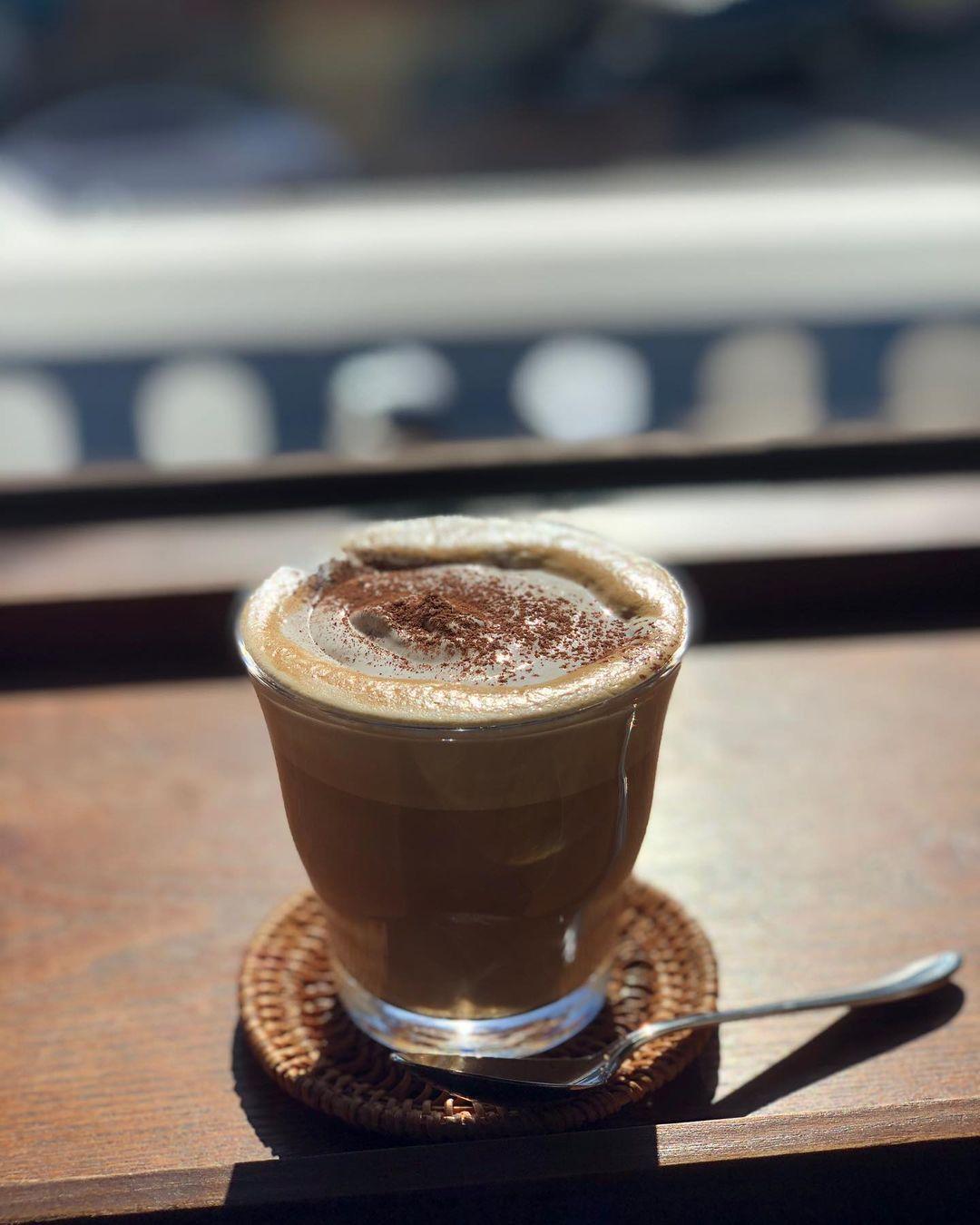 タゴコーヒーデリバースペシャルドリンクの一つ、ノッティブラウン