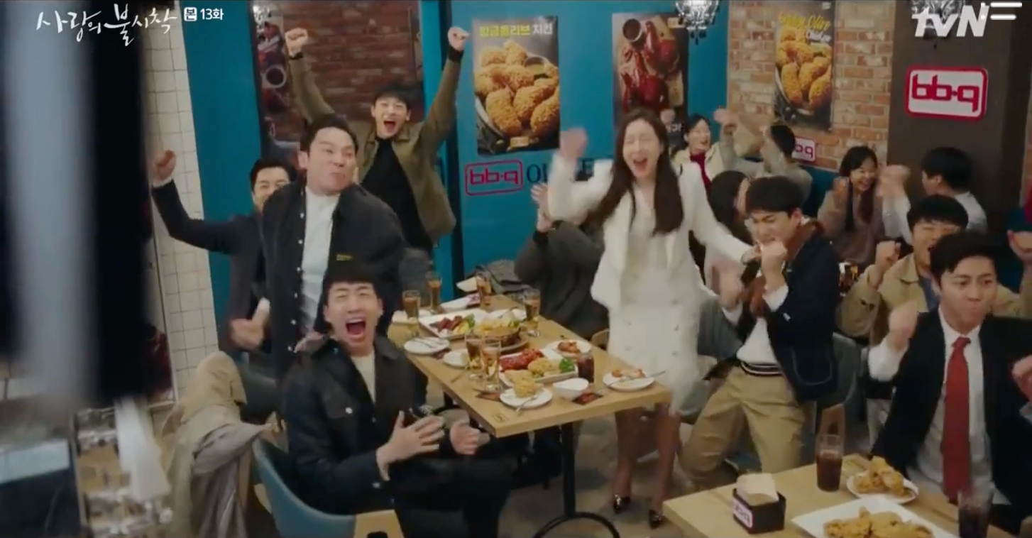 การเฉลิมฉลองที่ Olive Chicken Cafe ซีรี่ย์ Crash Landing on You