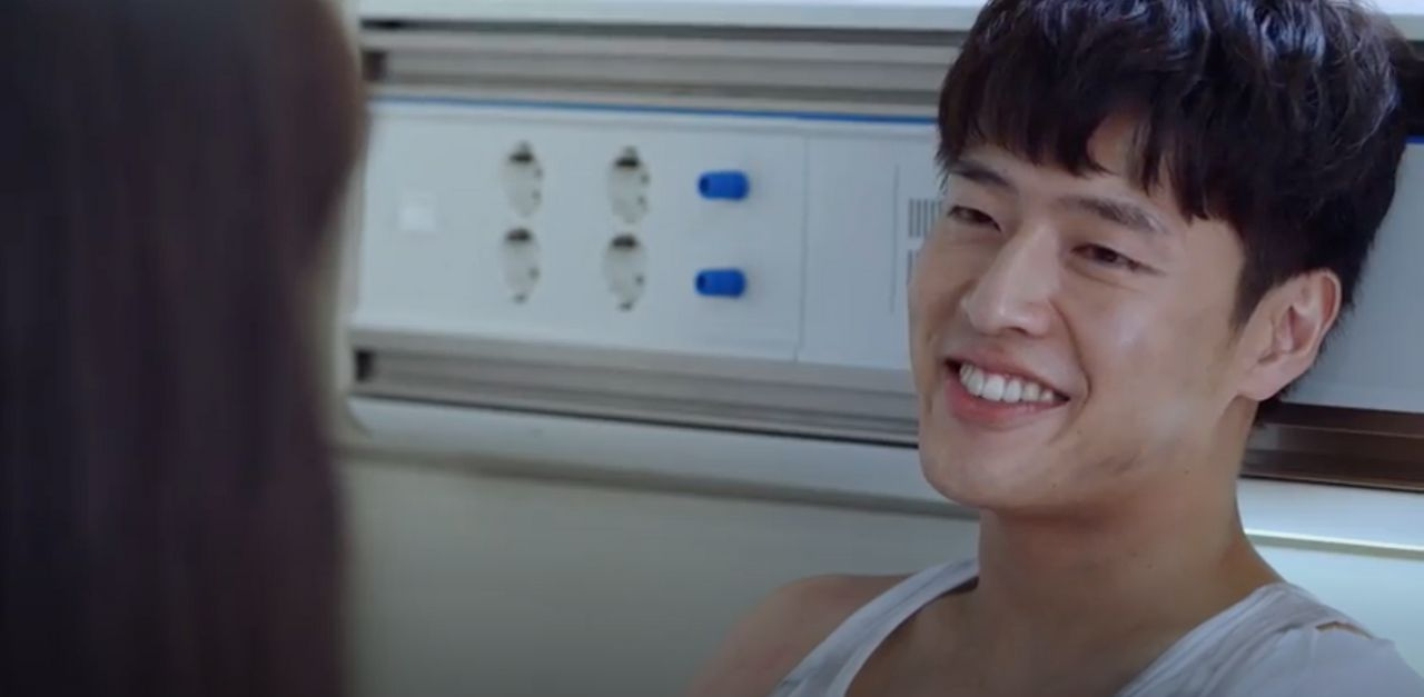 《山茶花開時》第25-26集中，角色們在夜晚環境中，氛圍溫馨。