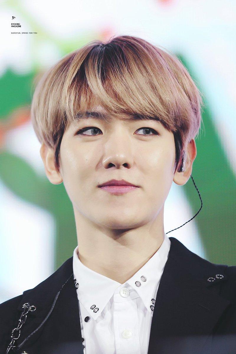 คอนแทคเลนส์ Aileen Gray สีเทา ที่มีขอบดวงตาสีเหลือง เพิ่มความสดใสในดวงตา เหมาะสำหรับผิวสองสีหรือผิวขาวอมเหลือง