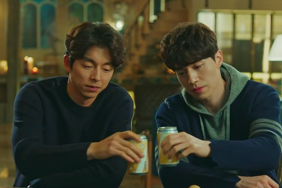 韓國朋友舉杯，共享友情與快樂時光的場景。