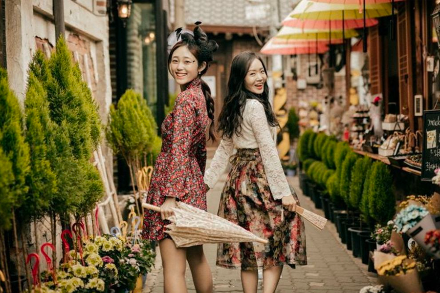 韓國復古風服飾體驗，通過傳統服飾感受時尚潮流的變遷。