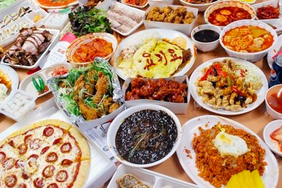 各類韓國外送美食的豐富展示，讓您足不出戶享受地道韓式美味。