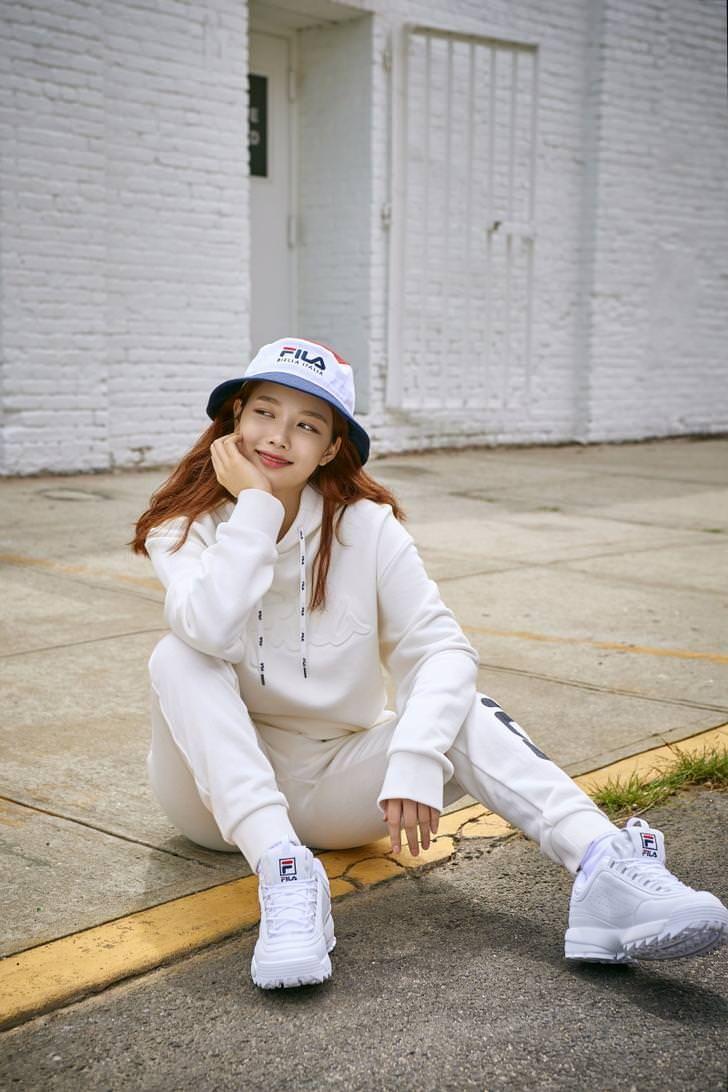 อยากอินเทรนด์แบบวัยรุ่นเกาหลี? พลาดไม่ได้กับไอเทมฮอตของ FILA ที่จะเพิ่มสไตลด์ที่โดดเด่นให้กับคุณ! ราคาดี, ดีไซน์เลิศ...ไปตำ!