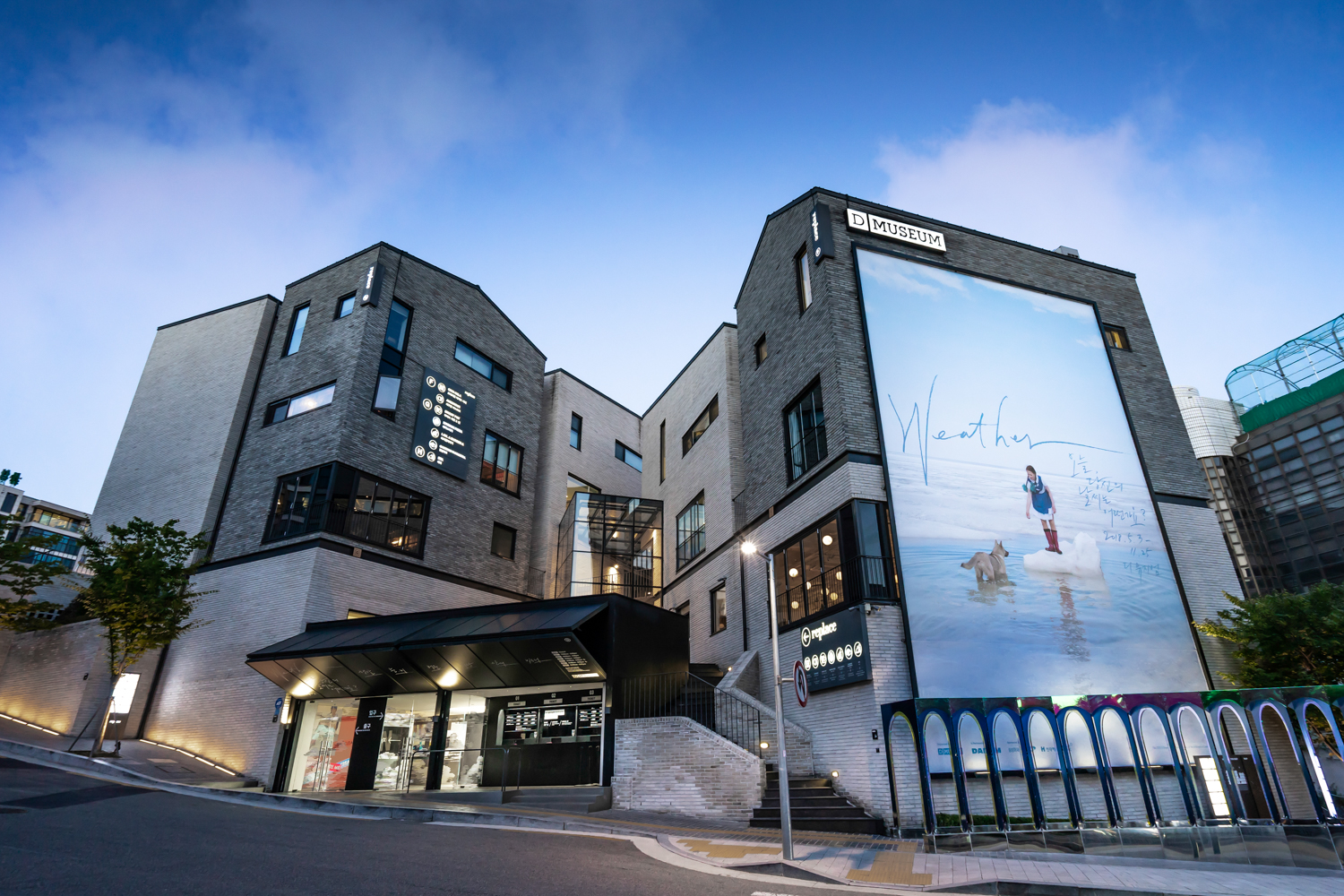 ITAEWON | Creatrip Locals' Guide, Everything you need to know before exploring Itaewon, restaurant, itaewon, cafe, museum, shopping