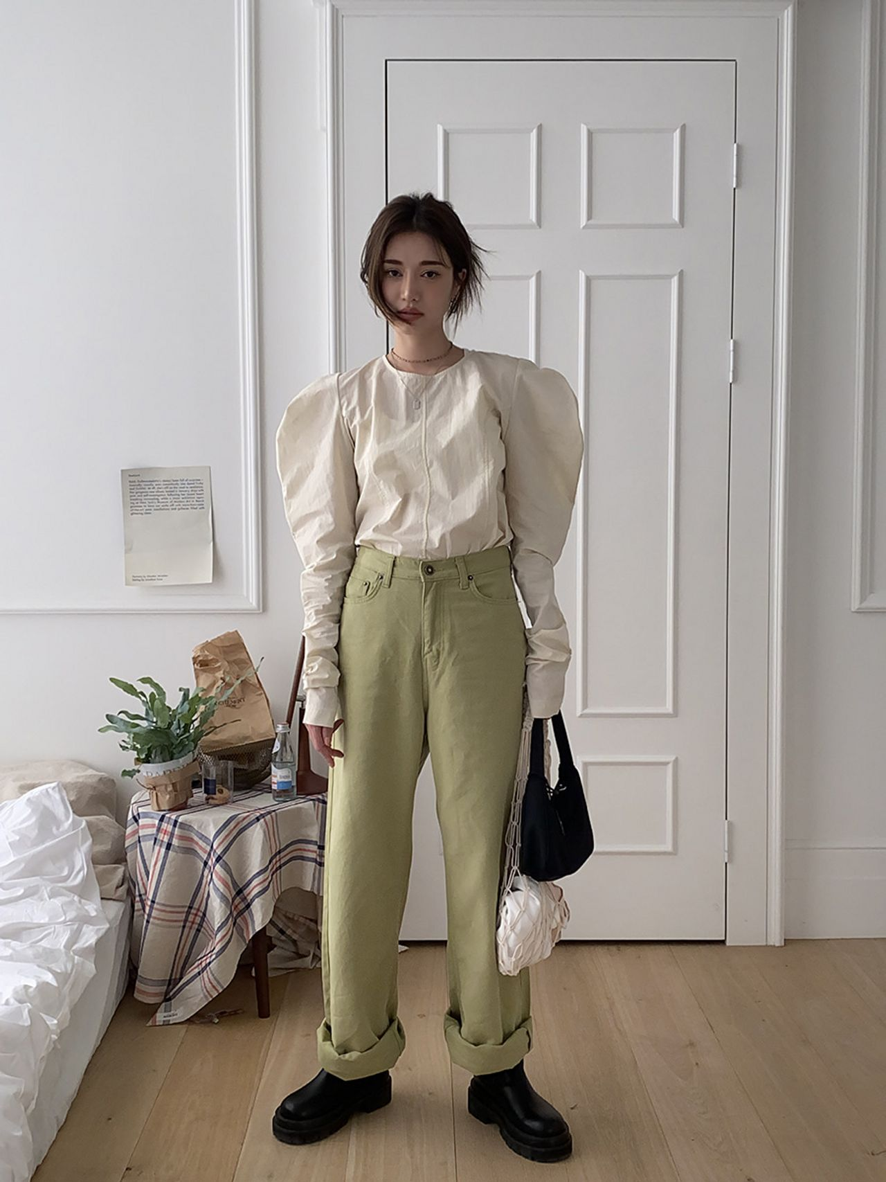 สีไหนฮอตสำหรับฤดูใบไม้ผลิ 2025? แมทช์แฟชั่นโทนสี Natural แบบสาวเกาหลีทุกสไตล์! ค้นหาแนวที่เหมาะกับตัวเอง