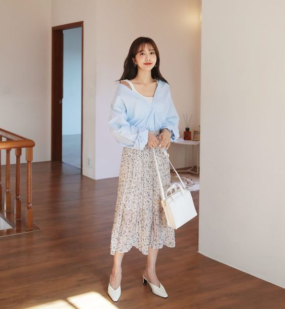 สีไหนฮอตสำหรับฤดูใบไม้ผลิ 2025? แมทช์แฟชั่นโทนสี Natural แบบสาวเกาหลีทุกสไตล์! ค้นหาแนวที่เหมาะกับตัวเอง