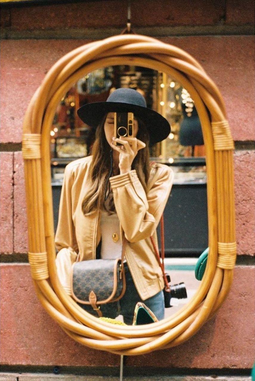 โพสแต่ท่าเดิมๆจนเพื่อนรู้มุมหมดแล้ว? รวมไอเดียโพสท่าในกระจกแบบไอดอลเกาหลี เปลี่ยนมุมให้สวยน่าค้นหามากกว่าเดิม