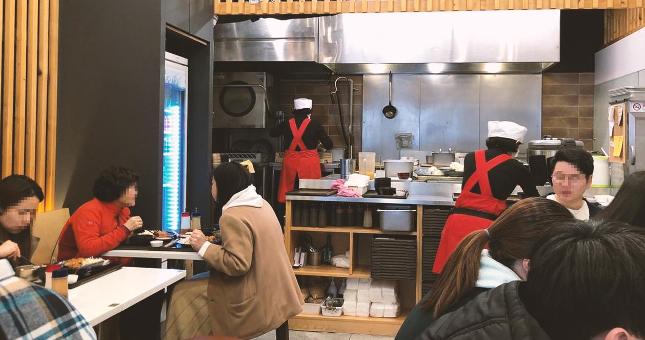 Cochon Tonkatsu | Ăn thịt lợn chiên xù với giá chỉ 3,000 Won ở Sinchon 