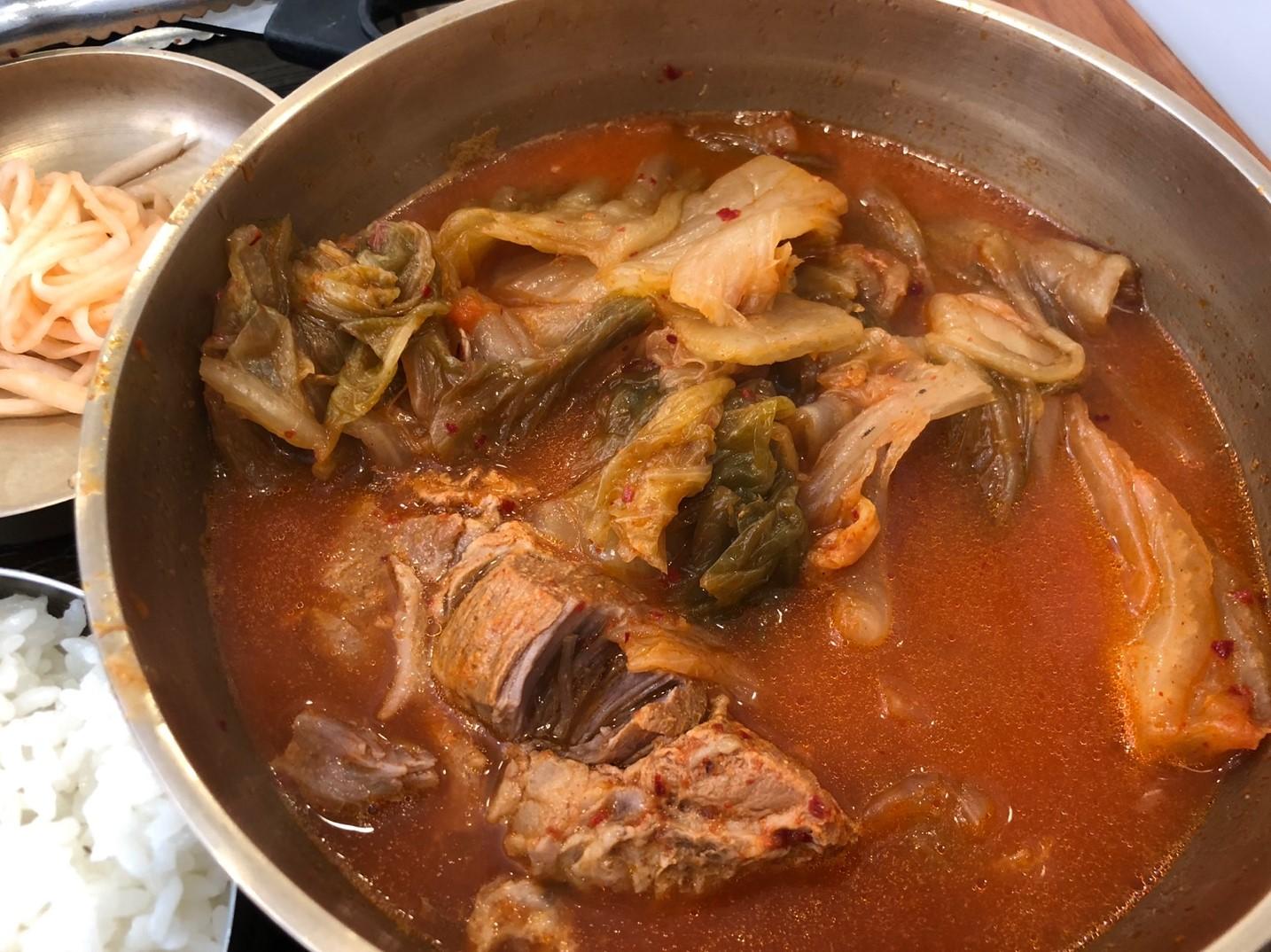 Byeoldang Kimchijjim | Sinchon ₩4,000 meal does exist