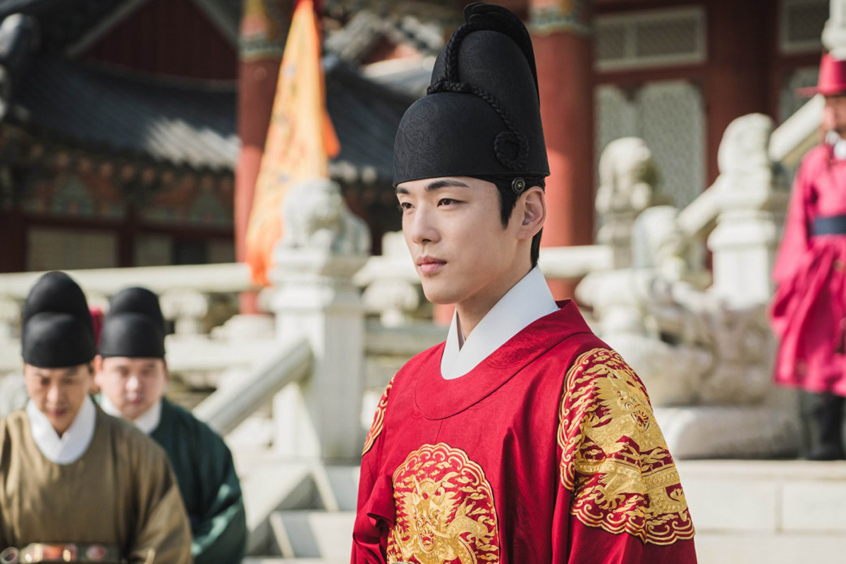 กษัตริย์โชซอนในชุดสีแดงในซีรี่ส์เกาหลี