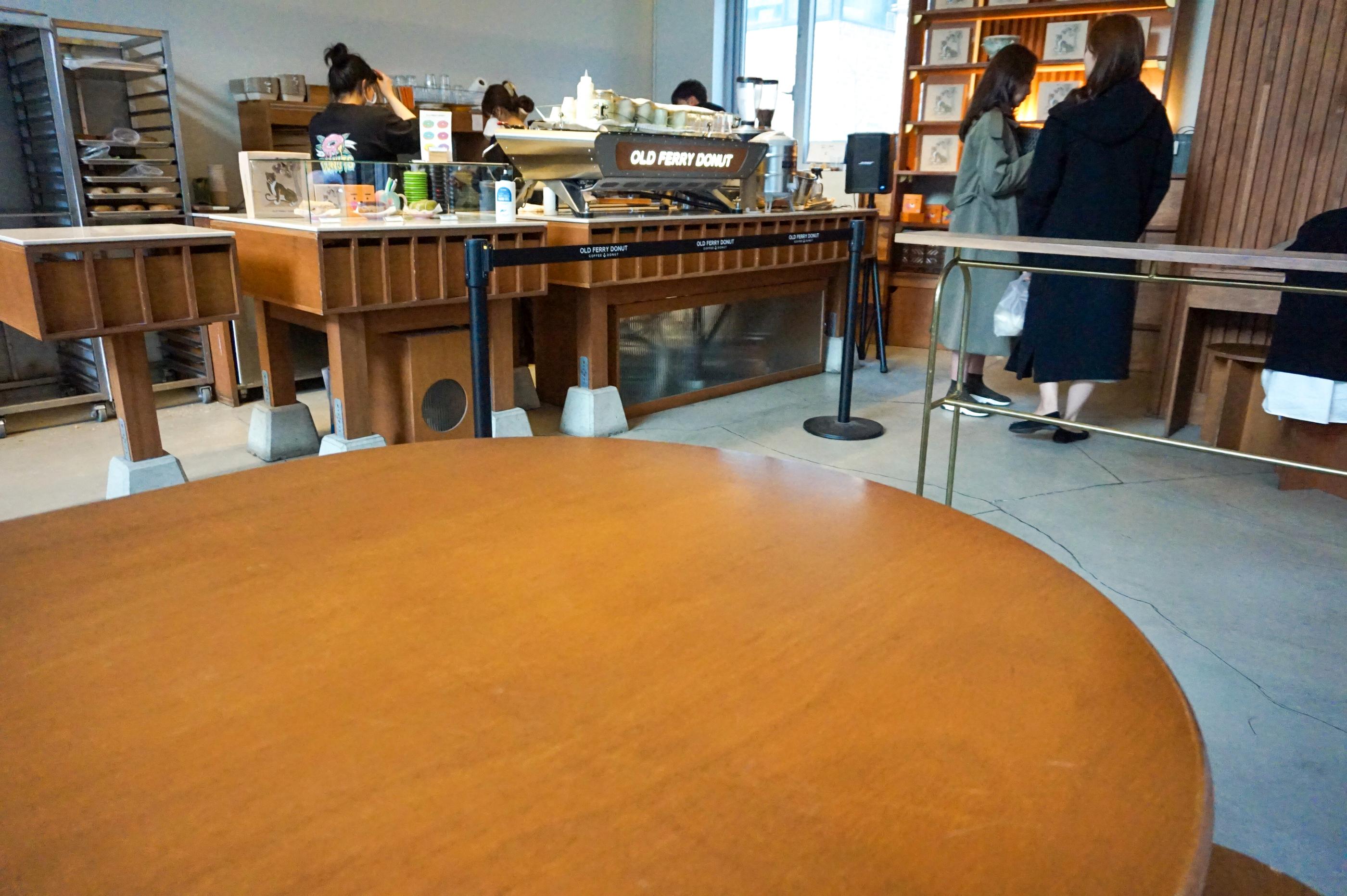 Hamilton Itaewon арал, Old Ferry Donut кафены орчин давхраанууд бүхий.