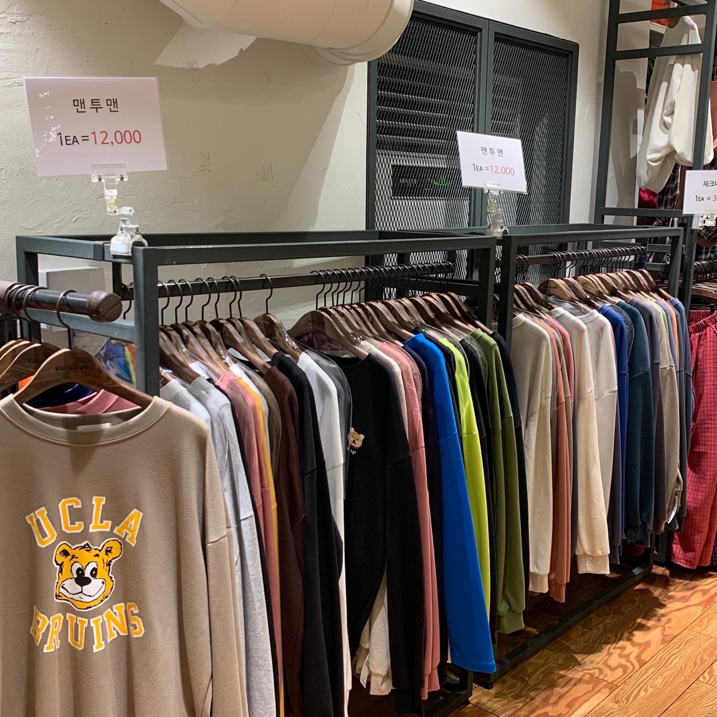KIKILOVE | Hongdae For just ₩2,000 you grab a shirt here!
