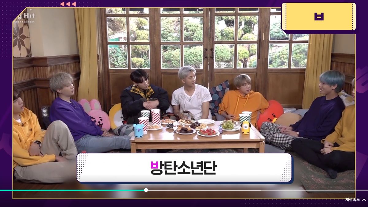 BTS成員一起在房間錄製學習韓語影片的照片