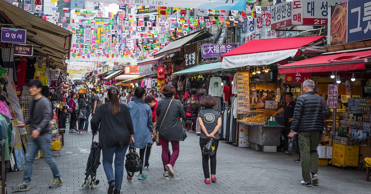 No Brand opens store in Seoul traditional market